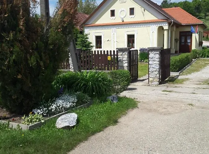Almassy Vendeghaz Faluhaz photo