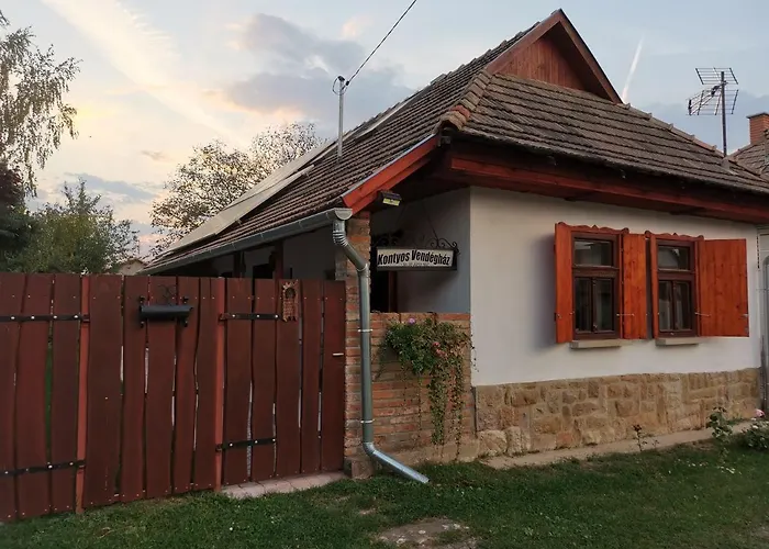 Kisfenyves Es Kontyos Vendeghaz Hotel Romhany photo