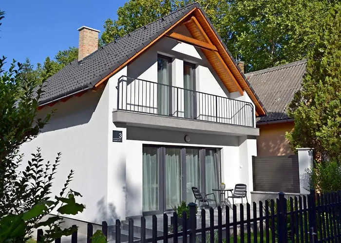Fanni Vendeghaz Villa Dombovar photo