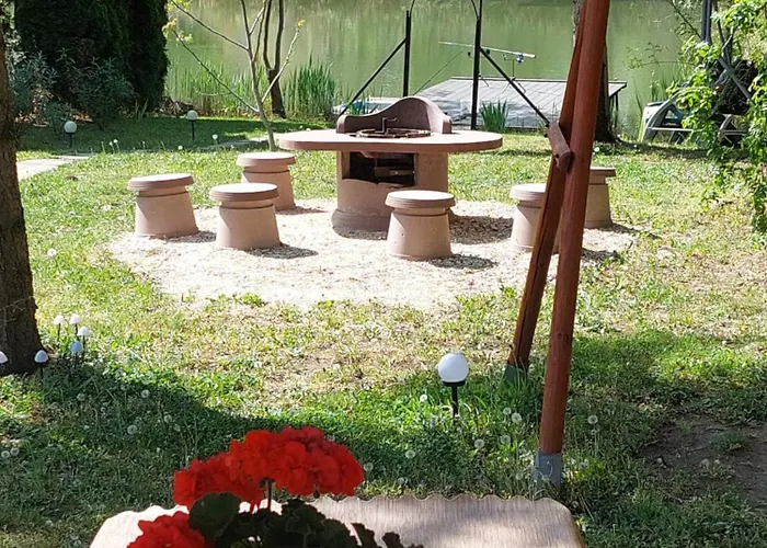 Tuenderrozsa Horgaszkucko Hotell Gyomaendrőd foto