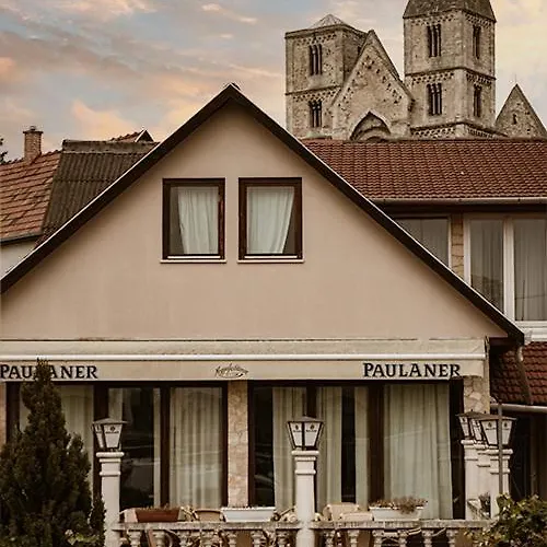 Hegyalja Etterem Es Panzio Hotel Zsambek photo
