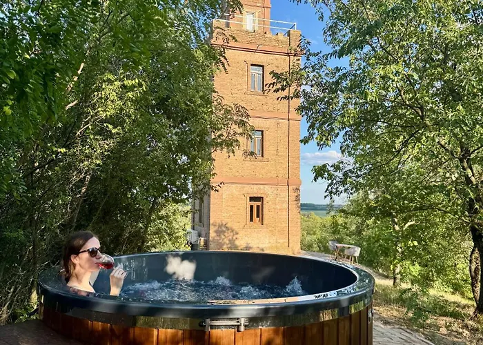 Soerettorony - A Jakuzzis Erdei Szallas Kolesd fotoğrafı