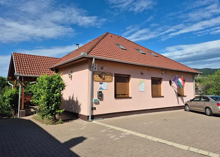 Var-Liget Vendeghaz Kisnána foto