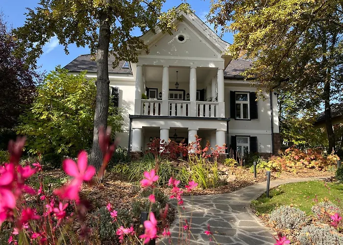 Photo de Villa Chez les Amis - Adults only Balatonszepezd