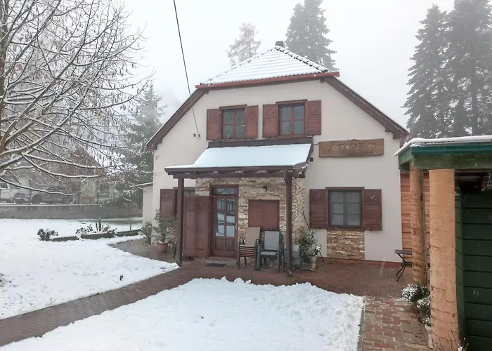 Photo de Hotel Hétházpuszta Erdészlak à Isztimér