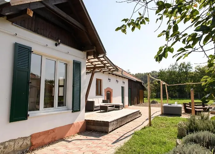 Tiszatardos Guesthouses - Estate Houses - 3 Houses , Up To 15 Guest, 3000 Sqm - Near Tokaj & Tisza zdjęcie
