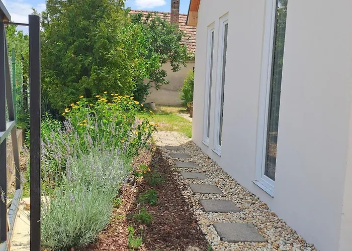 Ferienwohnung Garden House Dég Foto