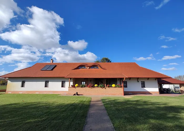 Gyori Lovastanya Cserkeszőlő foto