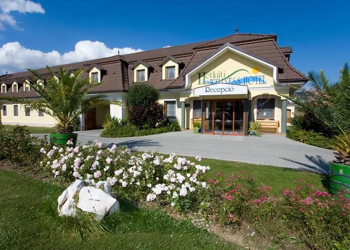 Hetkuti Wellness Hotel Es Lovaspark Mor photo