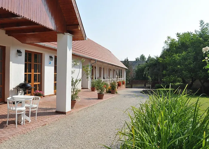 Berky Kuria Hotel Nagykonyi képek
