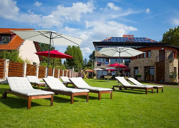 Pole Position Beach Hotel Balatonszarszo photo