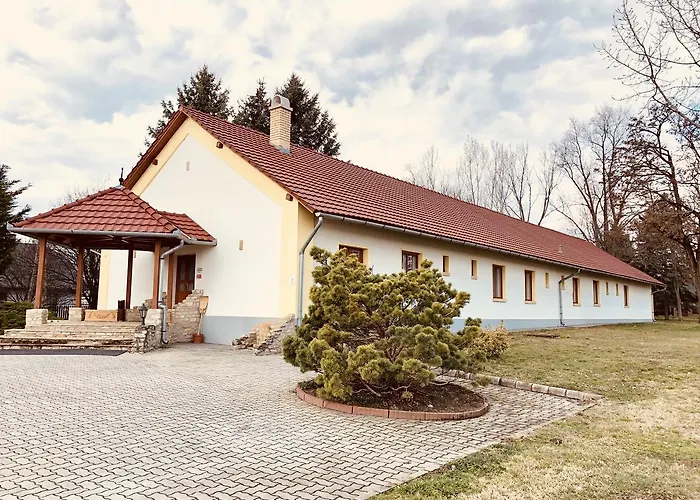 Cavaletti Vendeghaz Hotell Lajoskomárom foto