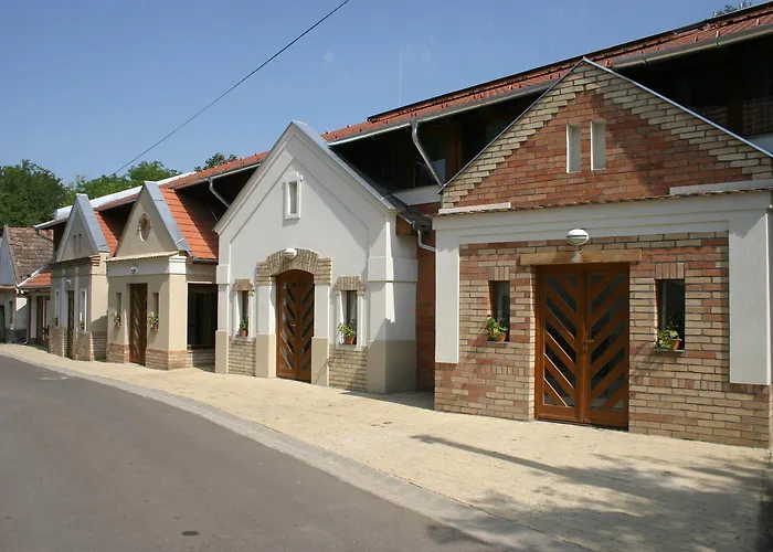 Photo de Pincelakat Borház és Szálloda Csaszartoltes