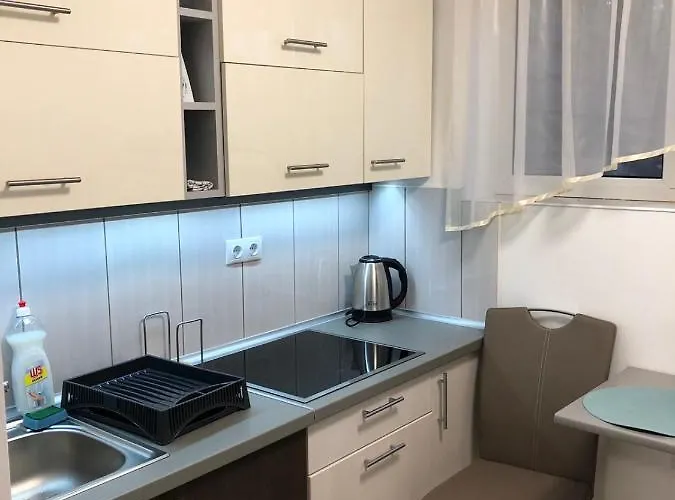 科马罗姆Zrinyi Apartmanhaz公寓照片